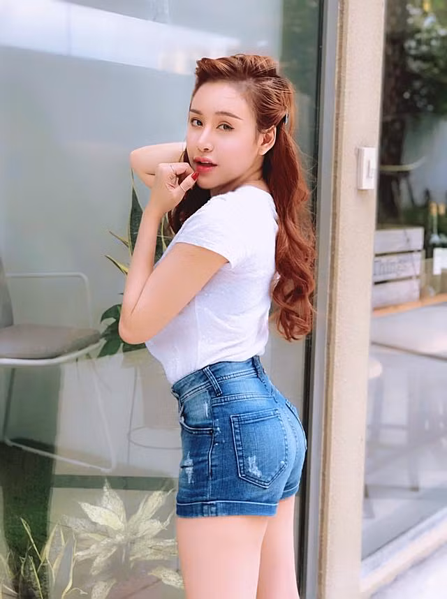 Kể từ đó, Bà Tưng trở nên trầm lắng hơn và gần như biến mất hoàn toàn khỏi những hoạt động của showbiz.