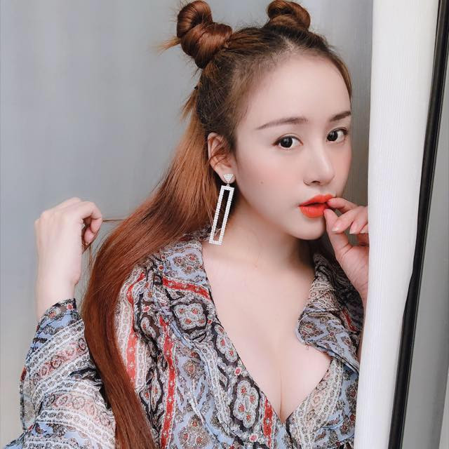 Chia sẻ thêm về quãng thời gian đó, hot girl Nghệ An cho biết cô đã từng nghĩ mình bị lợi dụng hình ảnh để làm trò trên mạng xã hội.