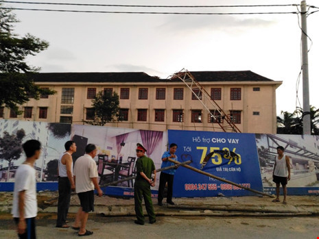 Can cau do vao truong khien 1 hoc sinh tu vong-Hinh-2