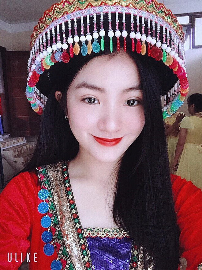 Thu Uyên được Trường Cao đẳng SP Lạng Sơn giao nhiệm vụ tặng hoa chủ tịch Kim khi ông đến ga Đồng Đăng, tới Việt Nam dự Hội nghị Thượng đỉnh Mỹ-Triều. Thu Uyên may mắn được lãnh đạo trường này lựa chọn. "Em cũng hơi bất ngờ", Thu Uyên chia sẻ.