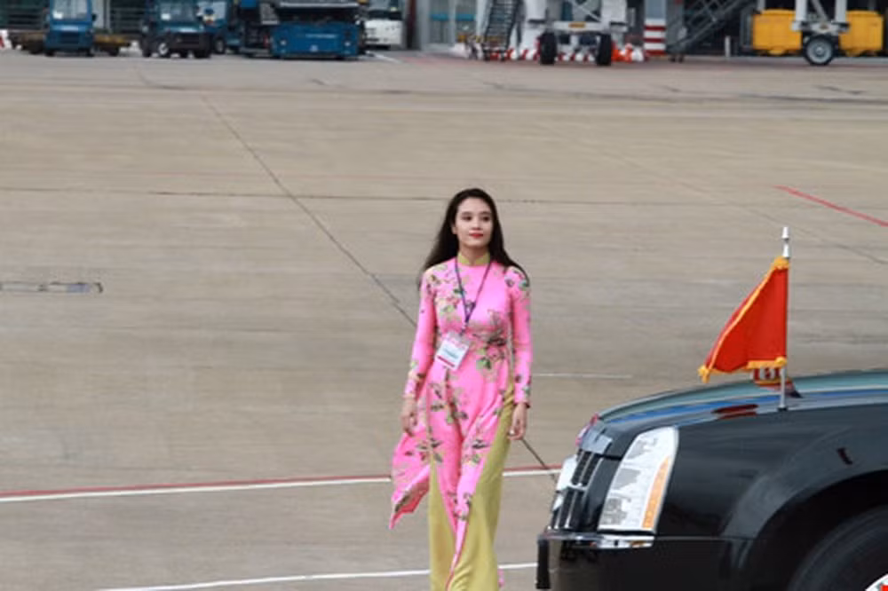 Ái My sinh năm 1988, từng là sinh viên ngành quan hệ quốc tế, Trường ĐH KHXH&amp;NV tốt nghiệp năm 2010 và hiện làm việc tại Sở Ngoại vụ TP HCM.