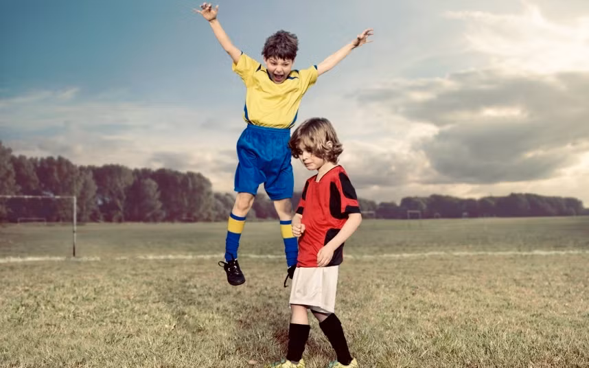 Tại Premier League 2003/2004 trong trận đấu giữa Man United và Arsenal, sau khi bị Ruud Van Nisterlrooy khiêu khích, Martin Keown đã nóng nảy và đe dọa tiền đạo của Man United.