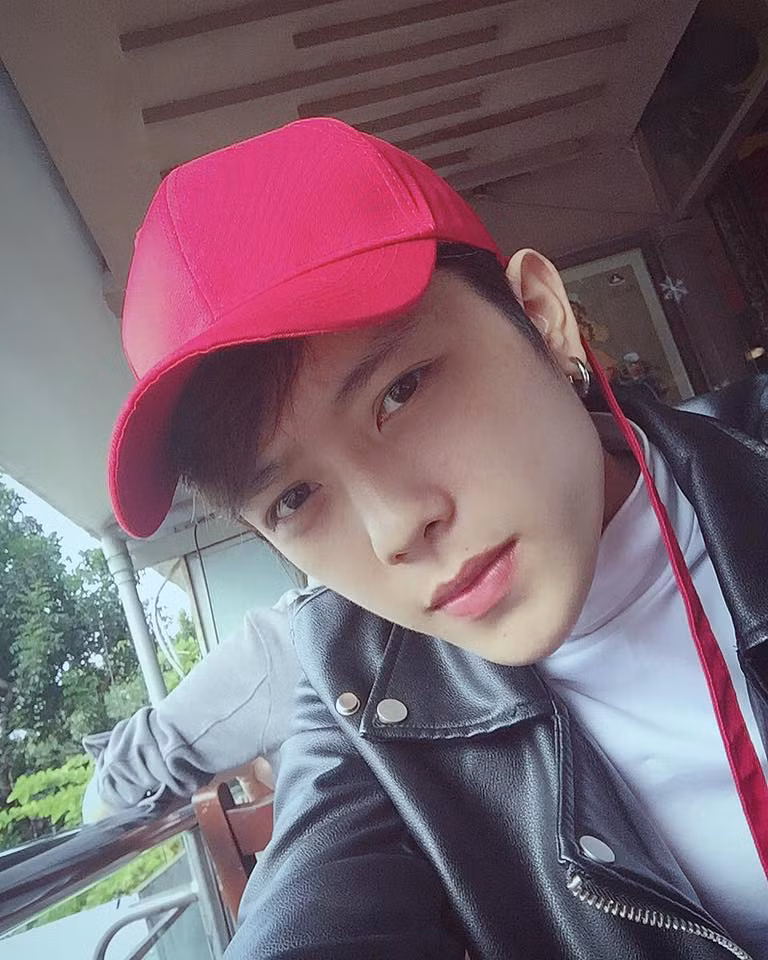 Nhờ đó 9x Nghệ An còn được những người hâm mộ, quý mến đặt cho cái tên chỉ nghe thôi đã có thể lột tả được hết về "Anh trai quốc dân". Ảnh sử dụng trong bài: Facebook nhân vật.