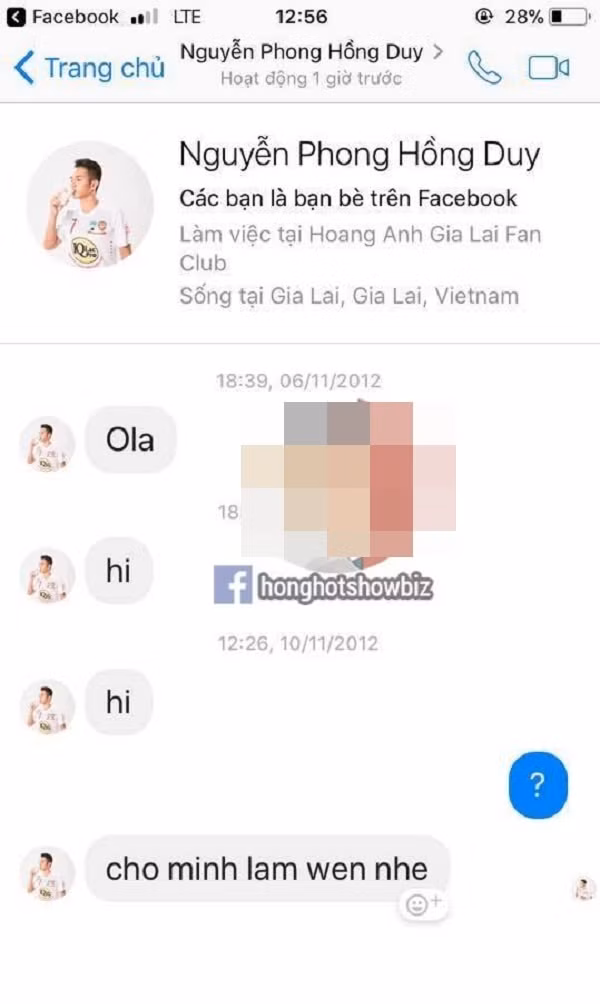 Tuy nhiên, ít ai ngờ Hồng Duy U23 Việt Nam lại cũng từng khá "vụng về" trong việc "cua gái" hay bắt chuyện làm quen với các bạn nữ ở thời điểm cách đây 5 năm khi còn là "học sinh" của lò đào tạo trẻ HAGL Arsenal JMG.