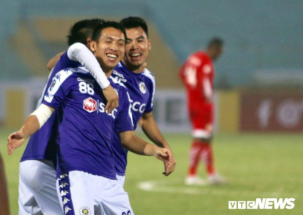 Hiện trong tay ông Park chỉ còn đúng 3 cầu thủ có thể chơi tiền vệ trung tâm đúng nghĩa là Hùng Dũng, Huy Hùng và Đức Huy. Vì vậy, bài toán được đặt ra là sẽ chọn ai đá chính giữa ở trận đấu đội tuyển Việt Nam và Indonesia là điều khá nan giải. Ảnh: VTC