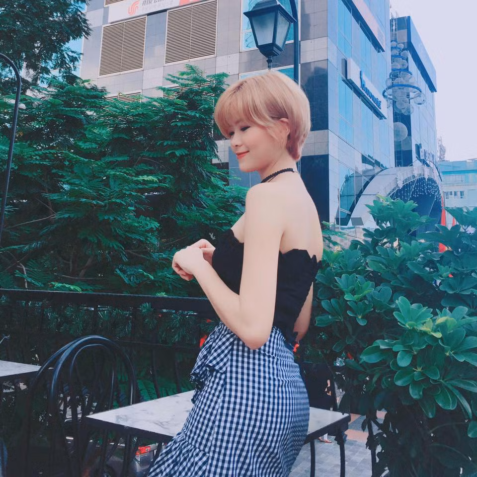 Chia sẻ về mối tình cũ và cảm xúc khi cover ca khúc Thương của ca sĩ Quốc Thiên, Yến Nhi cho biết: Nhi chia sẻ: "Mình và người cũ bên nhau một khoảng thời gian dù ngắn nhưng rất hạnh phúc. Vì vậy, khi hát ca khúc này mình không thể ngừng nghĩ đến những điều mong manh đã qua".