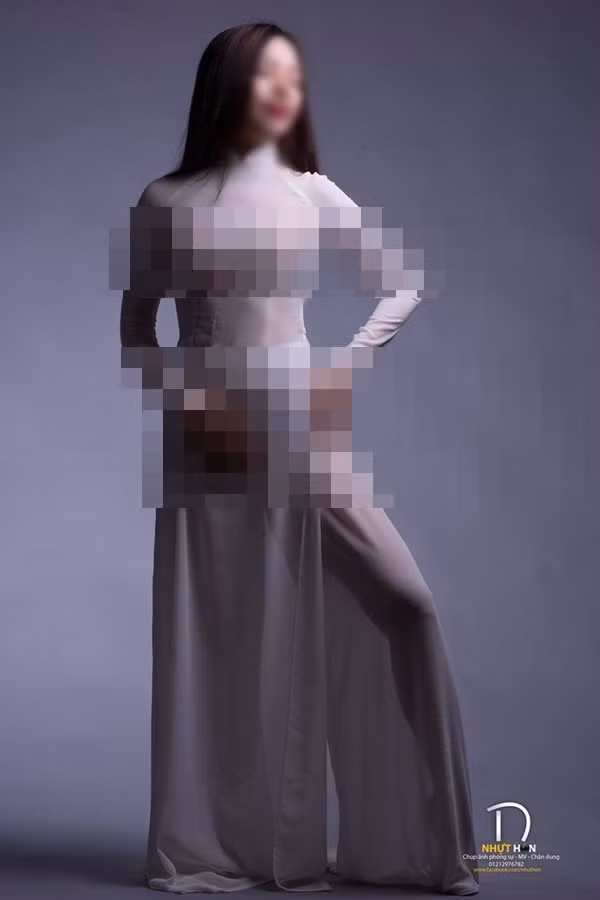 Còn nickname T.H cho biết: "Chẳng hiểu sao mọi người có thể chụp bức ảnh áo dài phản cảm như này. Trả lại vẻ đẹp vốn có của tà áo dài truyền thống đi với người Việt ngàn đời qua".