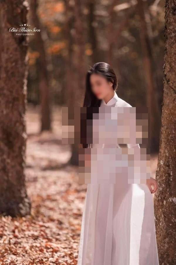 Ngay sau khi những bức ảnh được chia sẻ đã nhận được sự chú ý của dân mạng, hầu hết các ý kiến đều cho rằng cô nàng đang làm dơ bẩn chiếc áo dài truyền thống Việt Nam.