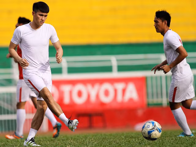 Sau thành tích bết bát gần đây khi để thua hai trận đấu gần nhất là Hà Nội FC và FLC Thanh Hóa thì CLB TP HCM sẽ trở về sân nhà Thống Nhất để chuẩn bị đón tiếp đội bóng đến từ Long An. Rất nhiều CĐV của đội bóng mang tên Bác hy vọng Công Vinh và các đồng đội sẽ có một chiến thắng để giải tỏa tâm lý và quyết chiến trong phần còn lại của V.League 2017. Ảnh: Bongda.com