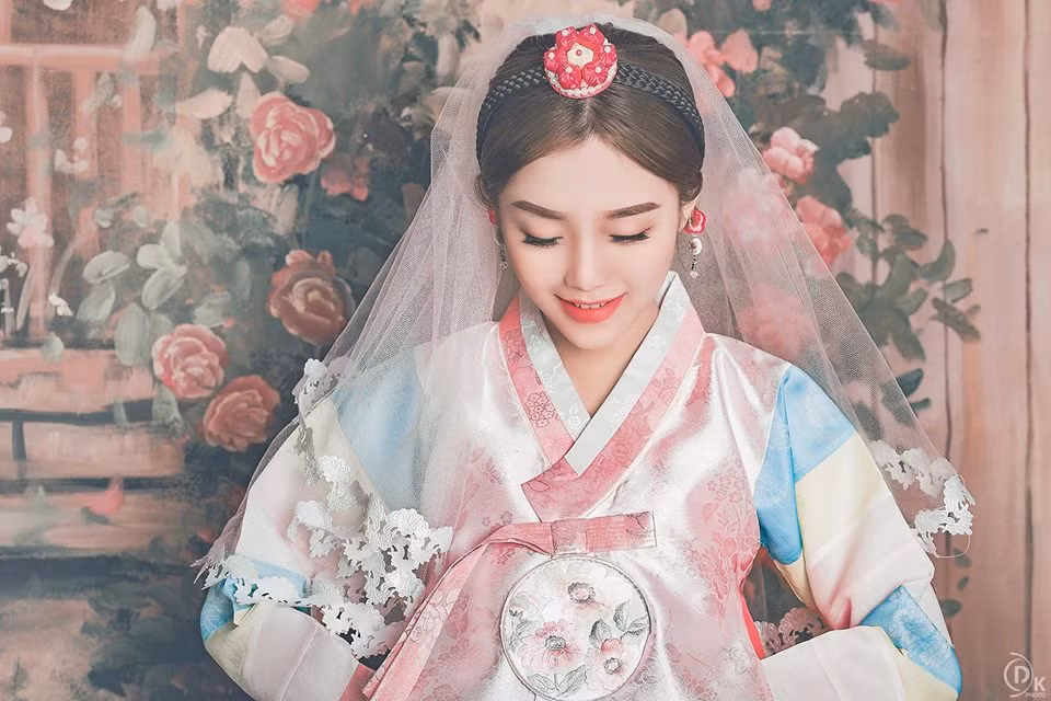 Tuy sở hữu ngoại hình thấp bé nhẹ cân nhưng Mai Trang rất thông minh khi biết cách biến khuyết điểm trở thành lợi thế của mình bằng cách diện những bộ trang phục trẻ trung, năng động.