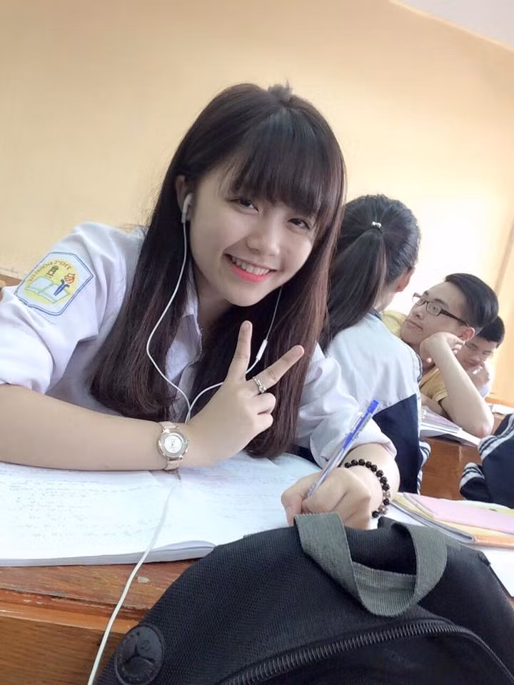 Cũng bởi vậy, ngay khi còn đi học Mai Trang đã có số lượng bạn bè cũng như người theo dõi trang cá nhân khiến nhiều người mơ ước và con số hiện tại là hơn hơn 120 ngàn lượt.