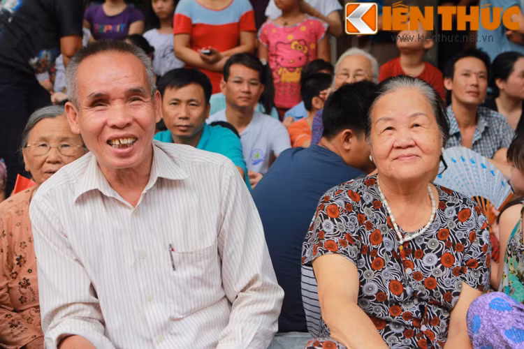 Cựu chiến binh Lý Văn Vải từng chiến đấu tại đoàn 559 chia sẻ:"Tôi rất vui vẻ và mong chờ Lễ diễu binh này, mặc dù vợ chồng tôi đã phải đi bộ từ Định Công từ 3h sáng để lên được tới đây. Với một cựu chiến binh như tôi tôi, tôi rất tự hào khi mình cũng đóng góp được công sức nhỏ bé của mình vào sự nghiệp chung của đất nước".