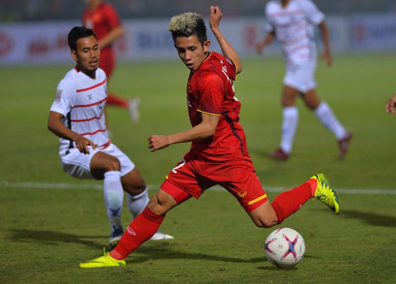 Nhà cầu thủ Hồng Duy nằm trên Quốc lộ 13 (Thị trấn Chơn Thành, huyện Chơn Thành, tỉnh Bình Phước). Ngôi nhà được thiết kế khá đơn giản, không có nhiều họa tiết như chính con người nơi này.