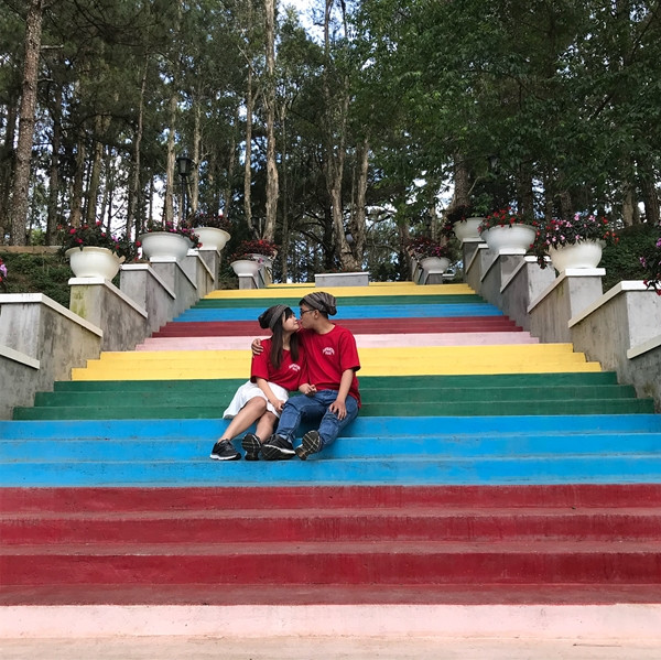 Ai nấy đều mong muốn lưu giữ lại những tác phẩm nghệ thuật cực đỉnh để khoe với người thân và bạn bè bên nấc thang 7 sắc cầu vồng.