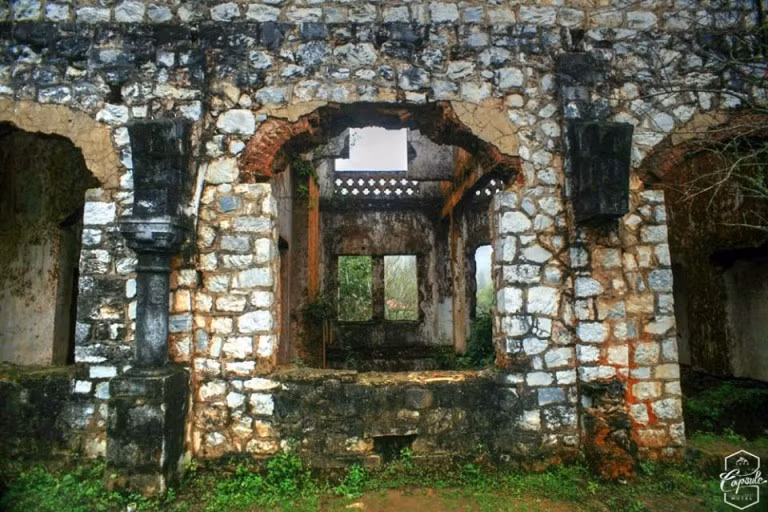 Năm 1945, đoàn nữ tu rời về Hà Nội, tu viện vì thế mà bị bỏ hoang thành phế tích cho đến ngày nay.