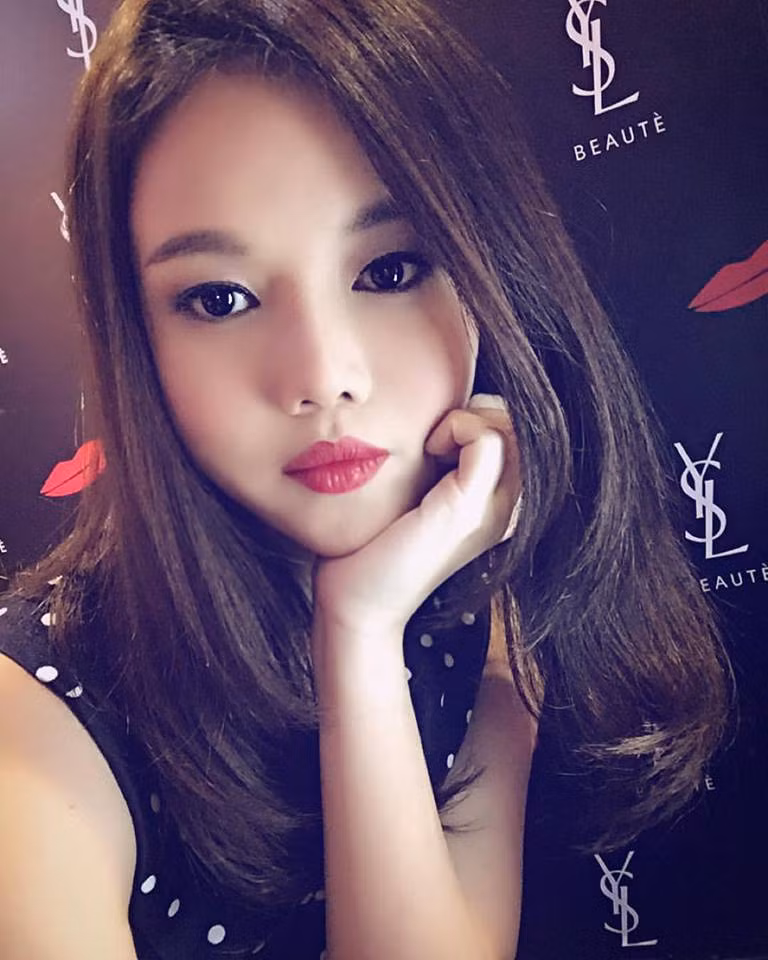 Được biết Qiu Qiu là một hot blogger nổi tiếng tại Singapore với với hơn 280.000 lượt người theo dõi.