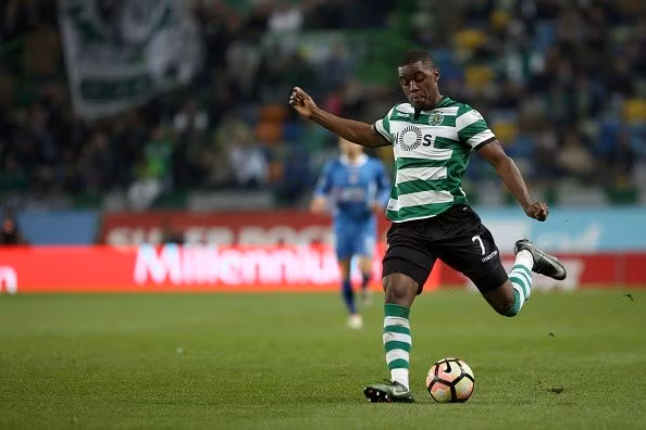 Joel Campbell bị HLV Wenger cho Sporting mượn trong khi đội hình đang bị thủng. Sao trẻ người Costa Rica đang hạnh phúc ở Bồ Đào Nha và tính đến việc gắn bó dài lâu với Sporting thay vì trở lại CLB chủ quản Arsenal. Ảnh: Goal. 