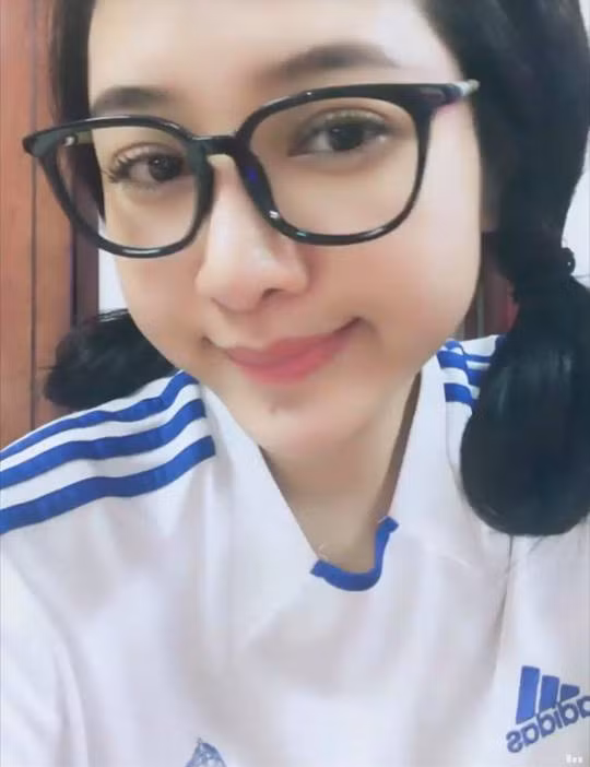 Mới đây trên mạng xã hội, Cô gái tuổi băm Sài Gòn tên Hồ Lợi (SN 1985) đã gây chú ý khi bỏ ra hơn 200 triệu đồng để có nhan sắc như tuổi 20 thông qua các thủ thuật y khoa.