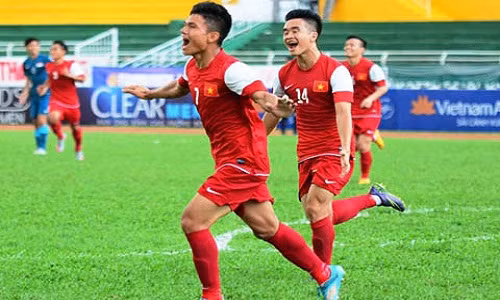 Chien thang U21 Singapore, U21 Viet Nam xay chac ngoi dau