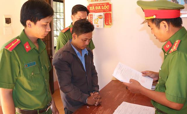 Cha duong thue nguoi chan duong, danh con rieng cua vo