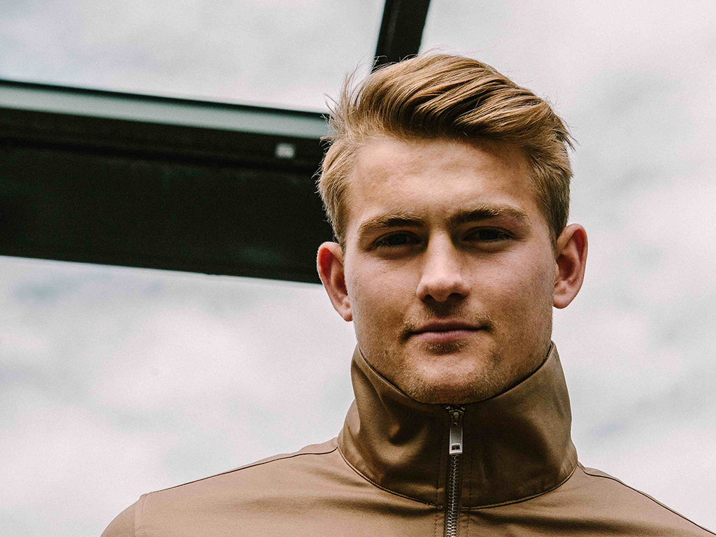 Chưa hết, trung vệ người Hà Lan cũng cho hay chính Ronaldo là thần tượng của anh khi còn bé và là nguồn cảm hứng để chơi bóng trong suốt quãng thời gian qua.