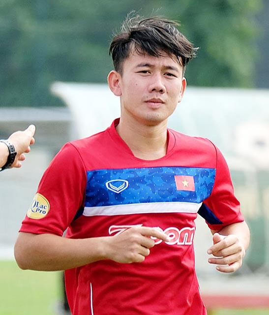 Năm 2006, Minh Vương có tên trong U11 Thái Bình tham gia vòng chung kết giải bóng đá nhi đồng toàn quốc tại Khánh Hòa. Sau đó, nhờ màn thể hiện xuất sắc, Minh Vương được gọi lên trường năng khiếu bóng đá Thái Bình và sau đó là lọt vào mắt xanh của các nhà tuyển chọn của lò đào tạo HAGL Arsenal JMG.