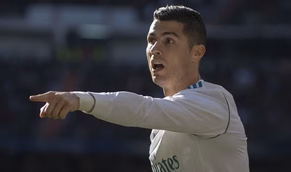 Tin chuyển nhượng bóng đá từ Mirror dẫn lời cựu cầu thủ cricket của tuyển Anh, Kevin Pietersen cho rằng: "Ronaldo sẽ gia nhập Chelsea mùa tới".