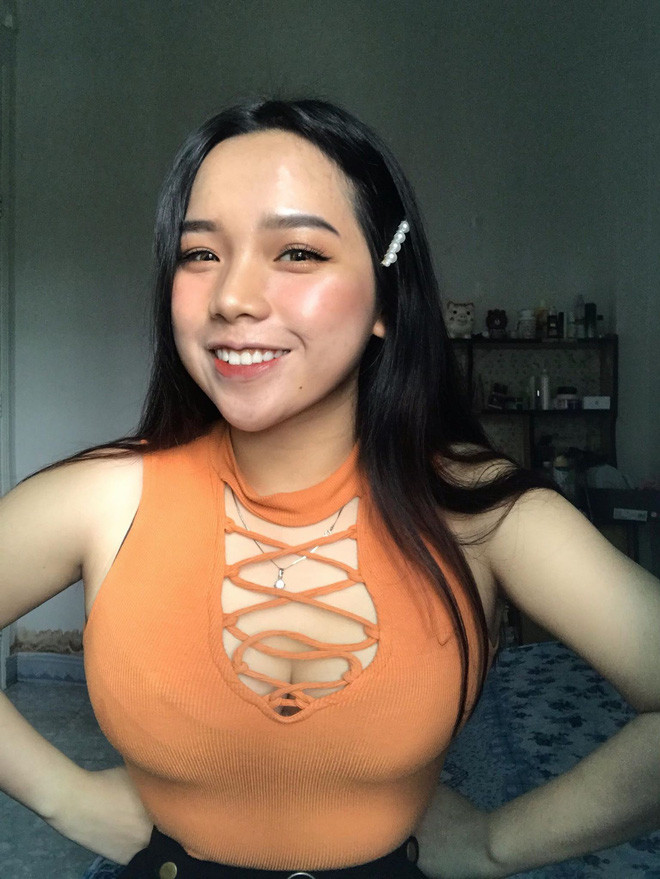 Tuy nhiên, nhờ nỗ lực bản thân cùng với sự may mắn, Thanh Trúc đã có màn dậy thì thành công và trở nên vô cùng xinh đẹp, quyến rũ.