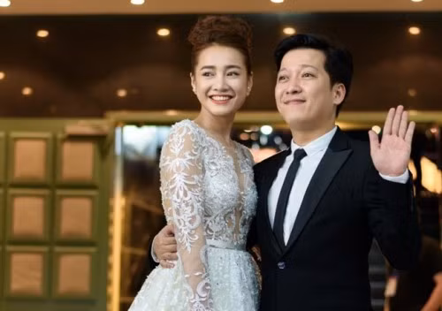 Sau khi chuyện tình chóng vánh với Trường Giang kết thúc, Nam Em đã vô cùng đau khổ và tuyệt vọng. Có thông tin Nam Em đòi tự tử vì thấy Trường Giang hạnh phúc bên Nhã Phương, đồng thời những hình ảnh Nam Em khóc lóc, tiều tụy đến thảm thương vì Trường Giang cũng được phát tán. Hiện tại, sau thông tin đám cưới Nhã Phương và Trường Giang, Nam Em chính là cái tên được nhắc đến nhiều không kém hai nhân vật chính.