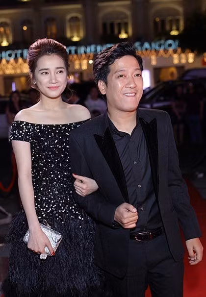 Bên cạnh những fans tỏ ra vui mừng và khẳng định đây là một cái kết viên mãn giữa Trường Giang, Nhã Phương sau nhiều sóng gió thì cũng không ít người đã phản đối chuyện tình này. Lý do được đưa ra là vì nam danh hài xứ Quảng đã từng dính quá nhiều ồn ào về tình cảm với các bóng hồng trong làng giải trí Việt.