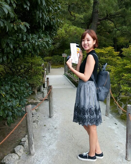 Trong ảnh, HeeYun đang tập lại bài dẫn cho buổi tường thuật trực tiếp đón lãnh đạo Triều Tiên Kim Jong Un tại ga Đồng Đăng, Lạng Sơn trước khi về tới Hà Nội để tham gia Hội nghị thượng đỉnh Mỹ - Triều tại Việt Nam. Ảnh: FBNV