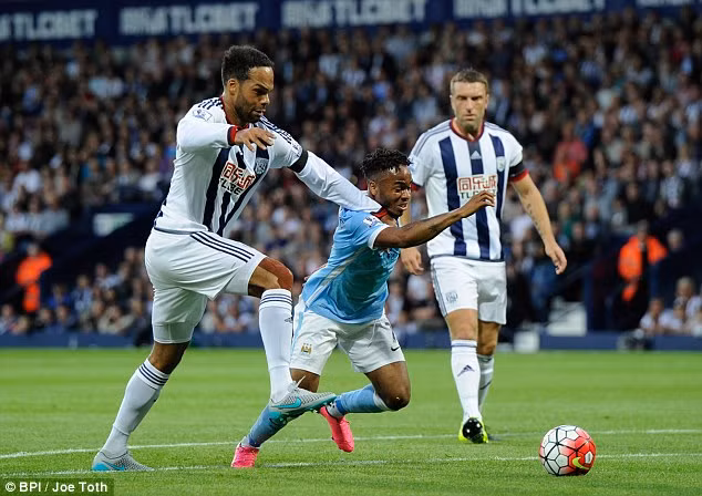  Tiền đạo Raheem Sterling có trận đấu ra mắt trong màu áo CLB Man City với chiến thắng 3-0 của CLB này trước West Brom tại vòng đấu đầu tiên của Premier League 2015/2016.