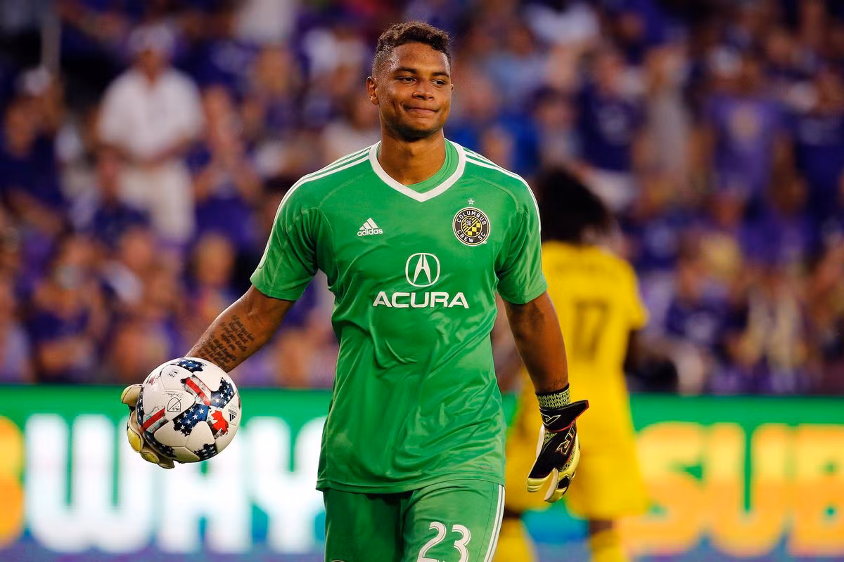 Man City gần như đã có được chữ ký của thủ môn Zack Steffen từ Columbus Crew. Trong màu áo đội chủ sân Columbus Crew, Zack Steffen đã ra sân tổng cộng 32 trận trên mọi đấu trường, giữ sạch lưới được 11 trận.