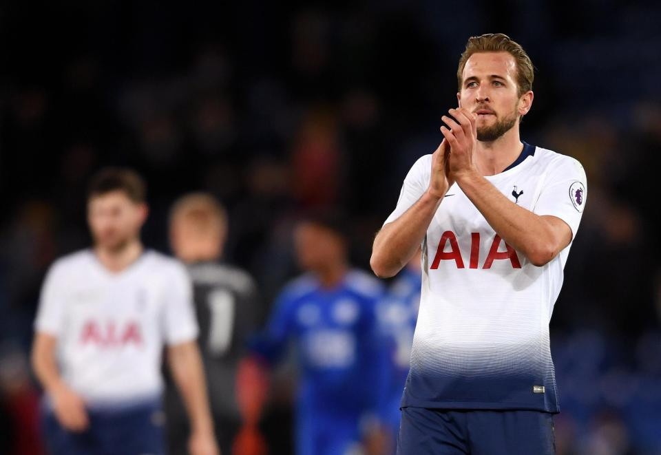 Chuyển nhượng bóng đá từ Marca, Real Madrid muốn tăng cường hàng công ở vị trí tiền đạo cắm bởi Karim Benzema đã luống tuổi. Mục tiêu của Los Blancos không ai khác chính là chân sút số một của Tottenham – Harry Kane.