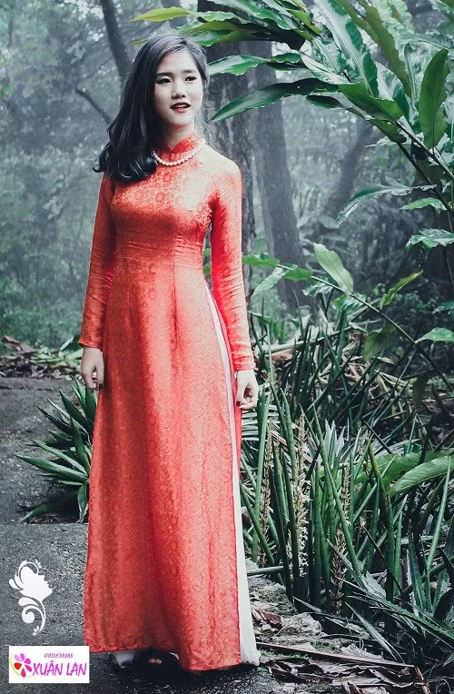 Thí sinh cuối cùng của top 10 Press Beauty 2016 là Phan Quỳnh Hương (PR K33). Không chỉ xinh đẹp, Quỳnh Hương còn là một cô gái khéo léo với tài làm bánh, nấu ăn và tết tóc.