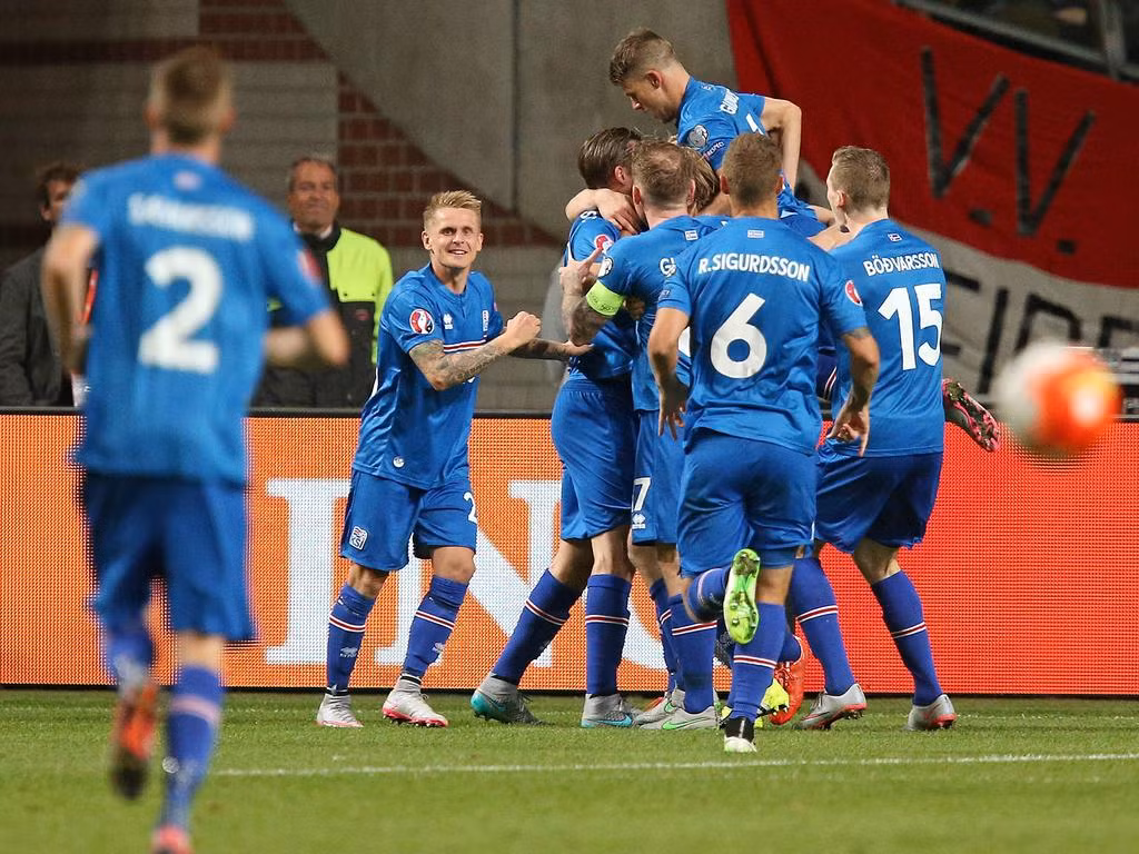 Euro 2016 Iceland - Hungary: Canh cua vong loai mo rong-Hinh-2