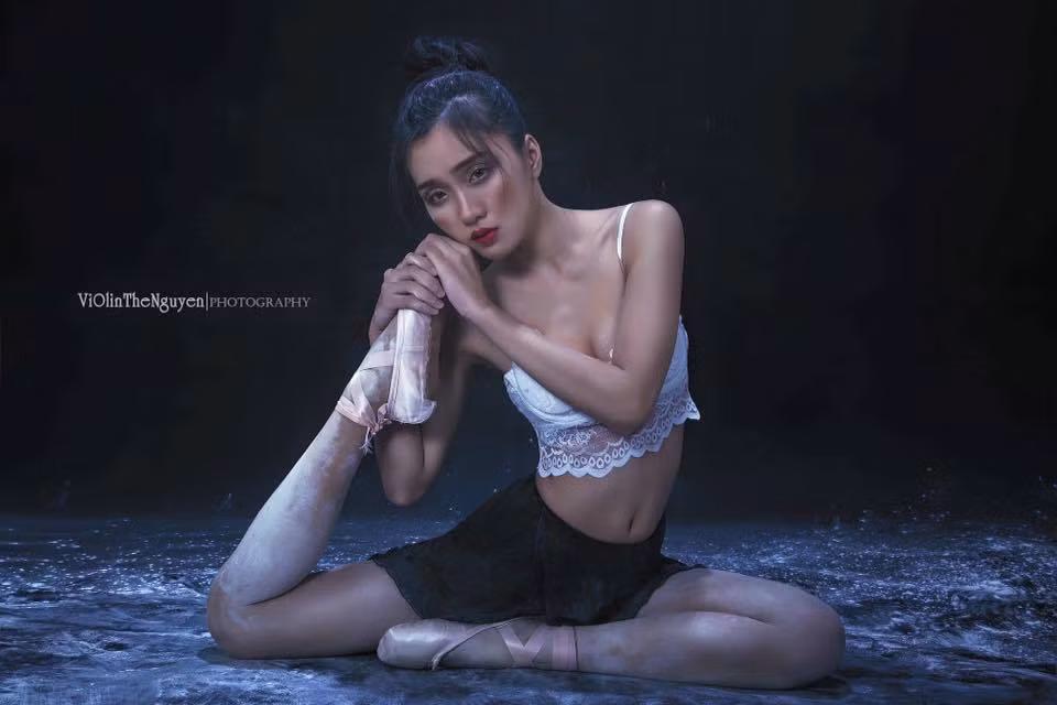 Tham gia nhiều hoạt động học tập, biểu diễn và giảng dạy, câu hỏi nhiều người đặt ra thắc mắc với cô bạn này là sắp xếp thời gian như thế nào cho cân đối, hợp lý. Nhưng đối với Ý Như điều này cô bạn đã học và làm từ nhỏ và vấn đề lớn hơn là làm sao đã làm được nhiều việc hơn nữa, hoàn thiện hơn nữa để thỏa mãn đam mê. Ảnh: FBNV.