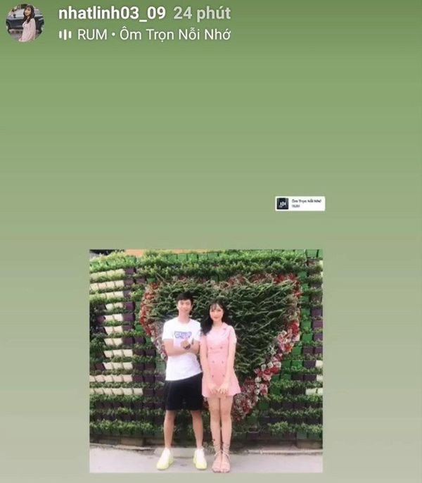 Mới đây, bạn gái tin đồn Văn Đức đăng ảnh công khai với tiền vệ đội tuyển Việt Nam trên trang cá nhân khiến nhiều người tin rằng, mối quan hệ này hoàn toàn "có tên".