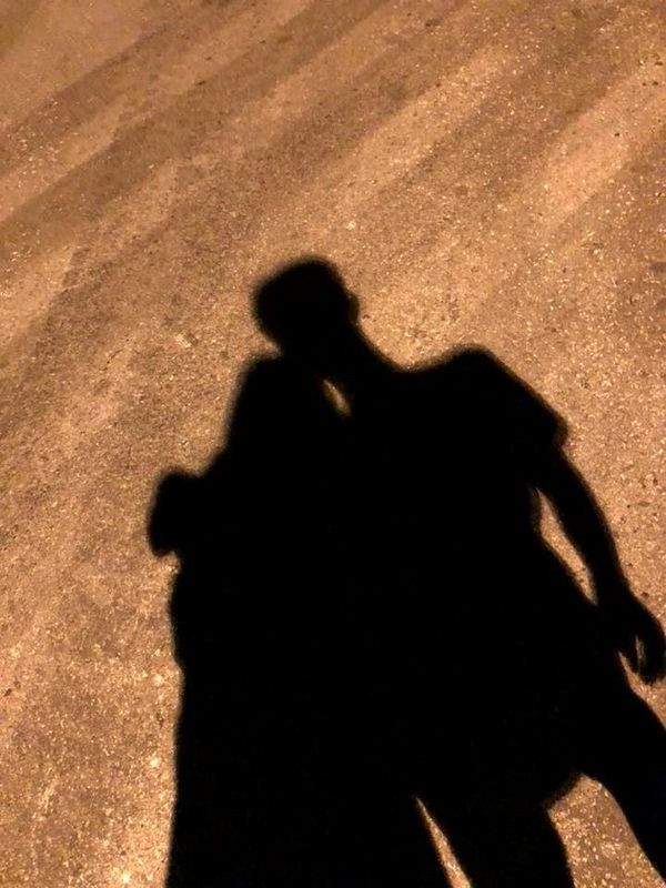 Nhật Linh chia sẻ một bức ảnh cô và Văn Đức chụp chung và chèn ca khúc Ôm trọn nỗi nhớ làm nhạc nền. Cô cũng đăng ảnh chụp bóng hai người đi trong đêm và dân tình không khó để nhận ra đó là ảnh đôi uyên ương.