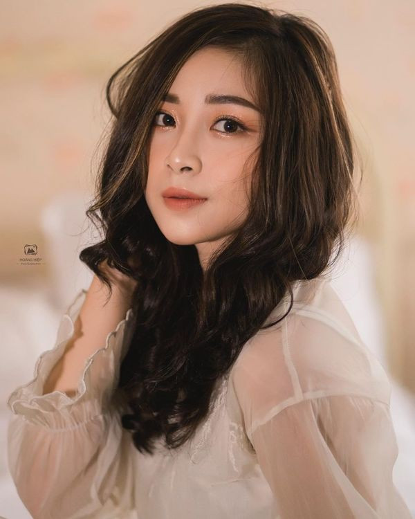 Trước đó, thông qua trang cá nhân của anh trai Nhật Linh, Văn Đức để lộ ảnh đi biển cùng gia đình bạn gái mới.