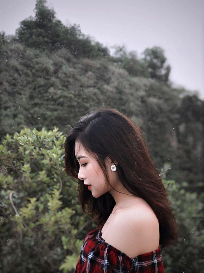 Trước tin đồn yêu Văn Đức, cô từ chối nói về vụ việc.