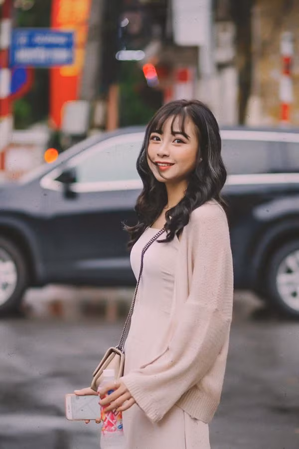 Với nhiều người, động thái mới nhất của bạn gái tin đồn Phan Văn Đức chẳng khác nào ngầm khẳng định cô và chàng tiền vệ CLB SLNA đang hẹn hò.