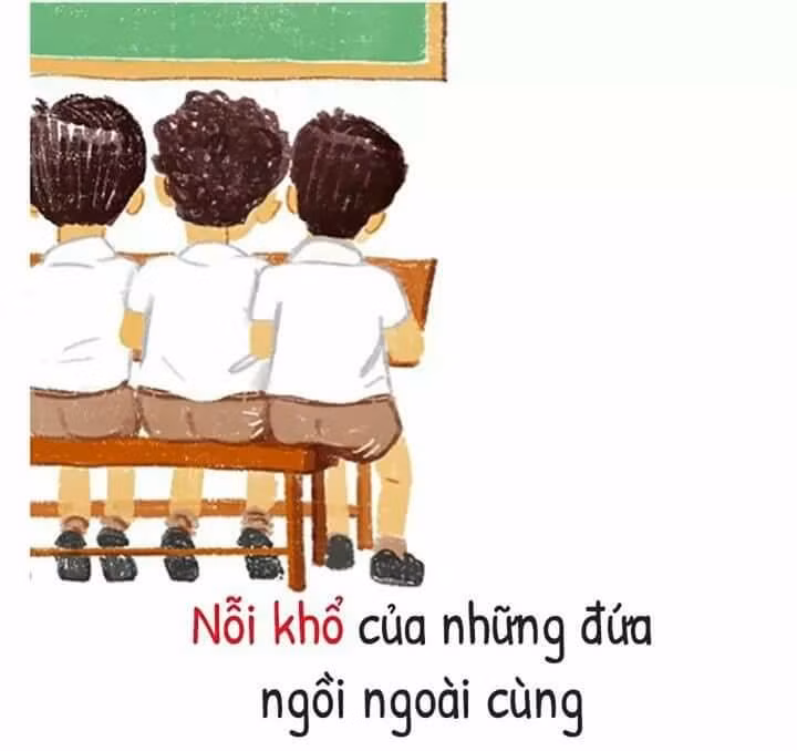 Ngày trước, cơ sở vật chất của các trường học chưa cao thì việc nhiều học sinh phải ngồi chung một bài là điều khá bình thường. Nỗi khổ thiếu ghế hay ngồi nửa mông là điều mà không hiếm.