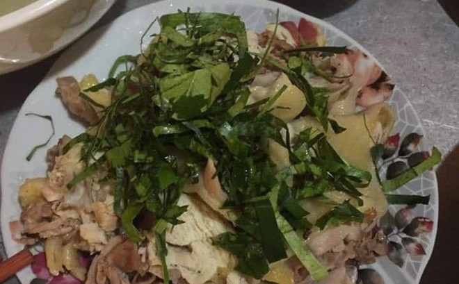 Mới đây, một bài viết của nàng dâu trẻ kể khổ vì đã làm đúng lời mẹ chồng dạy là chặt đôi con gà nhưng vẫn bị chửi "ngu" và nhờ dân mạng phân giải.