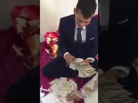 Đơn cử như đôi vợ chồng Văn Trọng hiện sinh sống ở Văn Yên (Yên Bái) đã được nhóm bạn thân 5 người mừng món quà cưới đựng trong hộp và khi mở ra thì đó là 1,4 kg tiền lẻ với giá trị 2,5 triệu đồng.