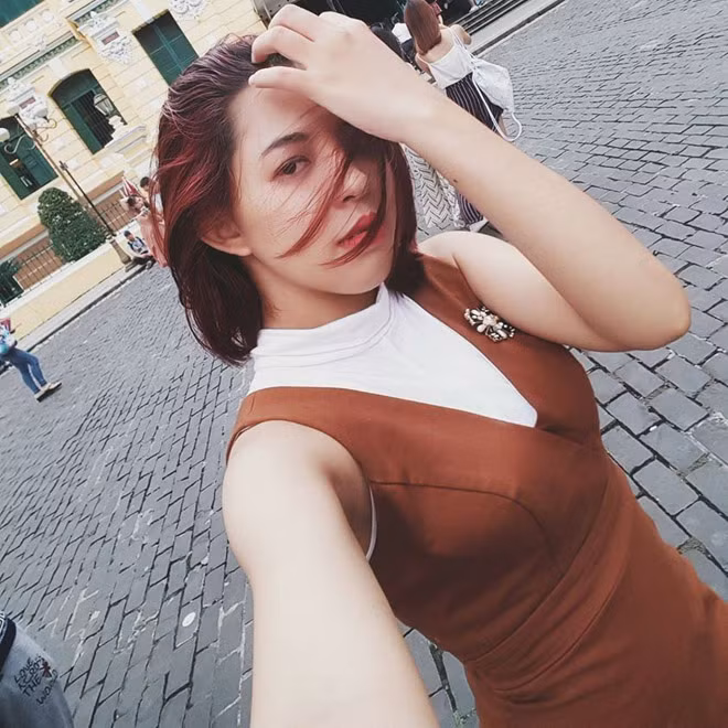 Cô em gái nổi tiếng "lấn át" Trần Nguyễn Lan Anh (sinh năm 1995, sinh viên năm cuối trường Đại học Luật TP HCM). Sau chương trình"Bạn muốn hẹn hò" cuộc sống của cô nàng 9X trên tràn ngập điều thú vị.