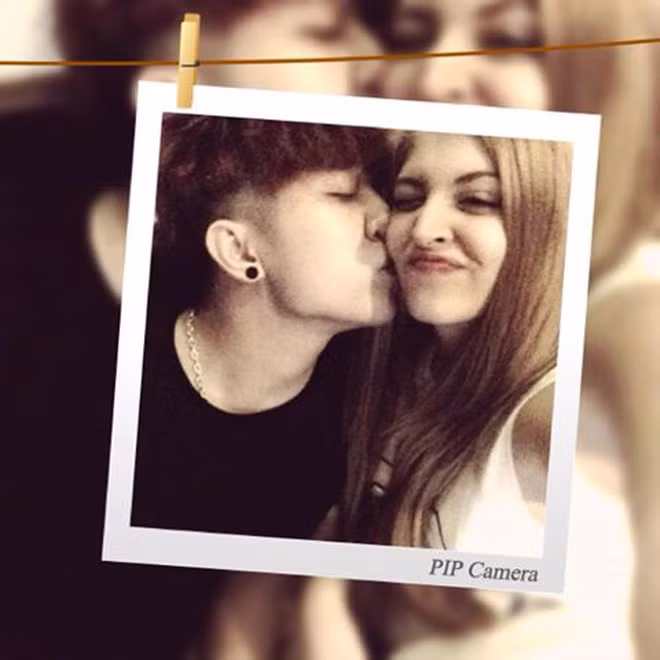 Mối quan hệ tưởng chừng ấm êm này lại một lần nữa gây bão khi nhiều người bắt gặp Yanbi và Andrea đã xảy ra xô xát ngay giữa phố Hàng Trống – Hà Nội.