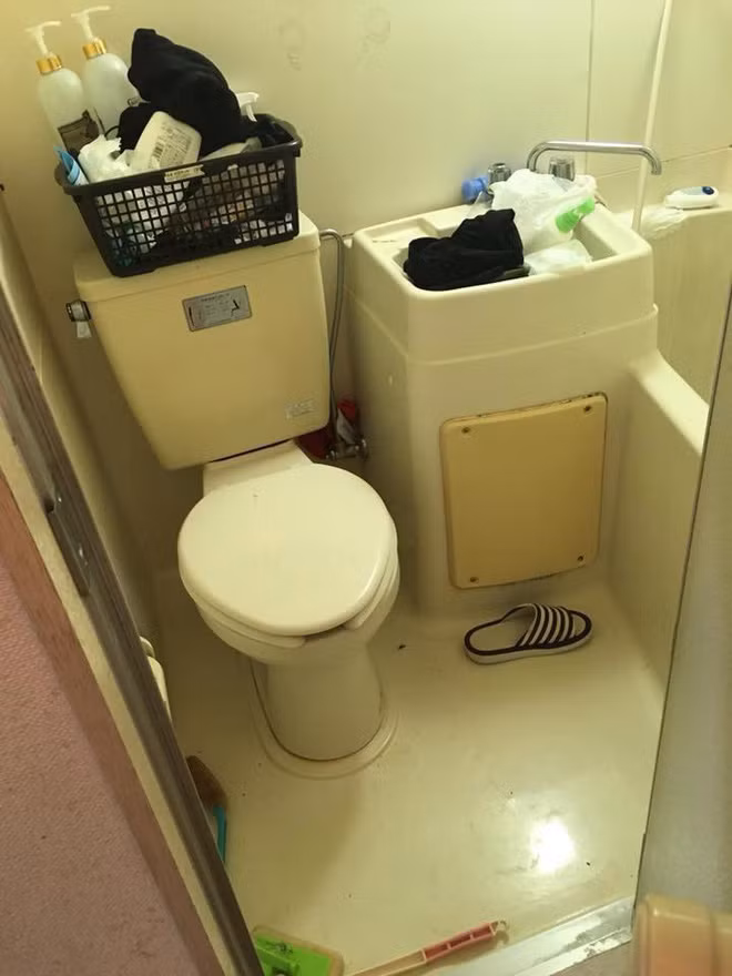 Chứng kiến nhưng bức ảnh của Y.C ghi lại có thể thấy, sau một thời gian giúp đỡ người đi thuê nhà đồng hương, cô bạn này gặp "quả đắng" khi cô bé kia có ý tố cô làm việc bất hợp pháp. Đồng thời, cô bé về quê và để lại một "đống rác" thực sự trong căn nhà xinh đẹp.