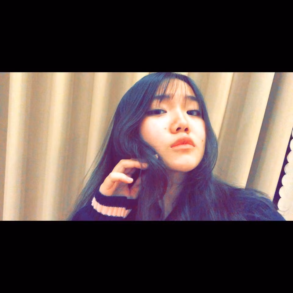 Còn túi xách thì nhiều đến nổi Huỳnh Giao không nhớ hết mình có tất cả bao nhiêu chiếc, chỉ biết rằng có chiếc của Gucci giá hơn 2.000 USD.