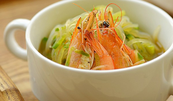 Đầu tôm sau khi được chiên giòn là một món rất ngon và thường được các anh em nhắm rượu.